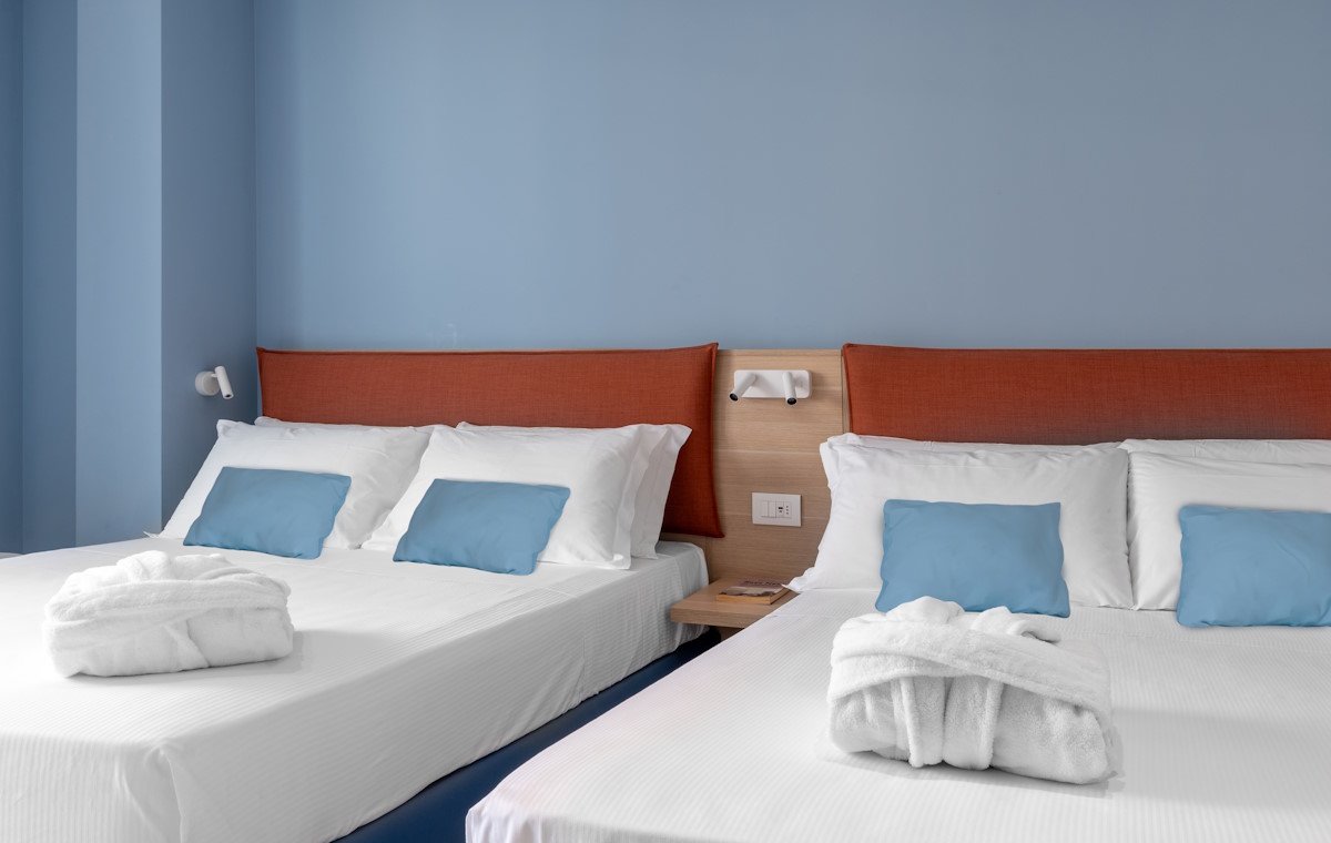 3 letti-matrimoniali-camera-double-double-hotel-haway-martinsicuro-gallery