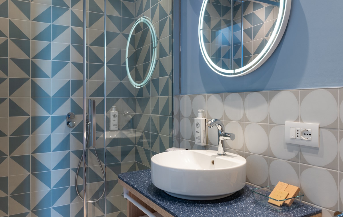 7 bagno-con-doccia-camera-double-double-hotel-haway-martinsicuro-gallery