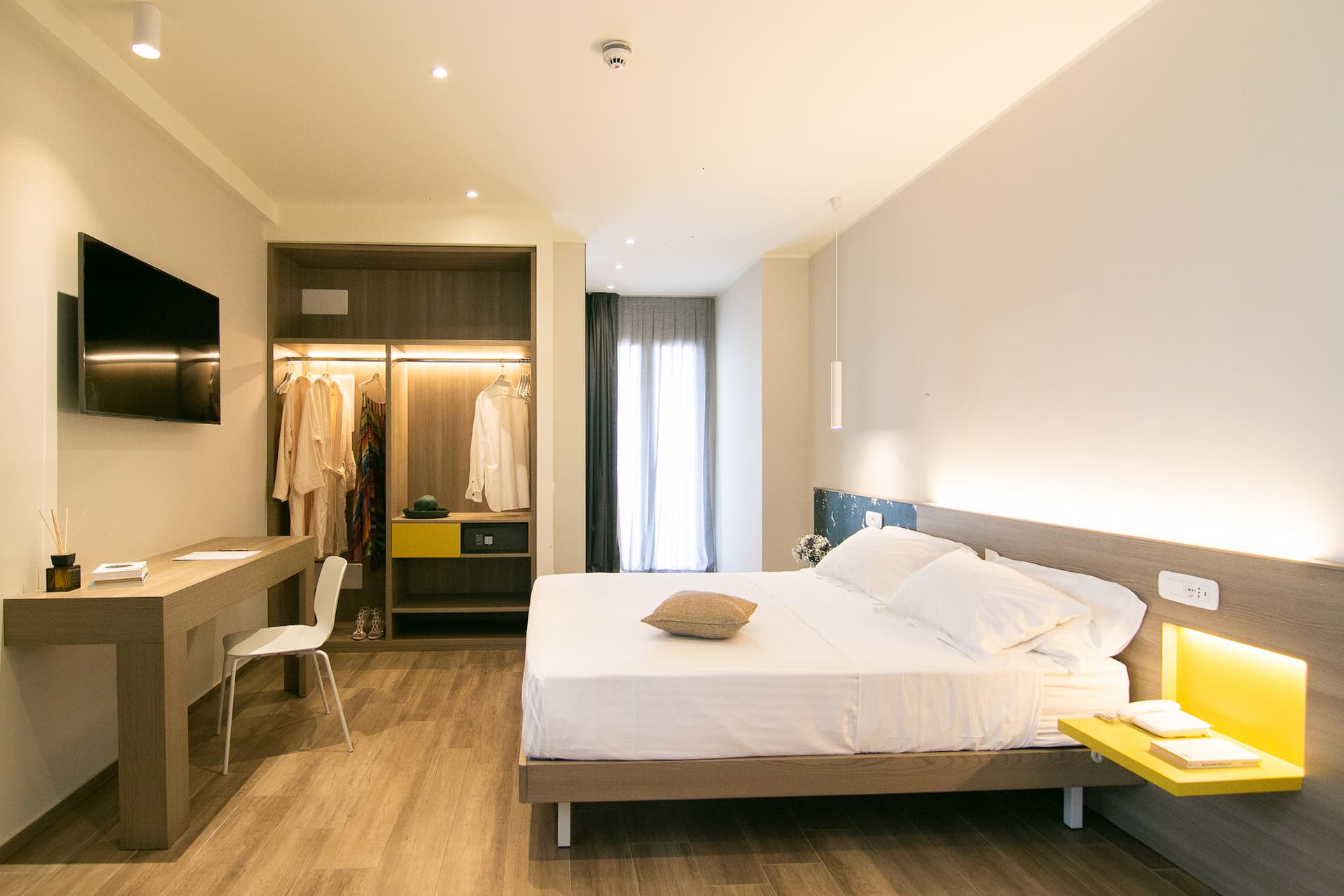 Hollywood_hospitality_1